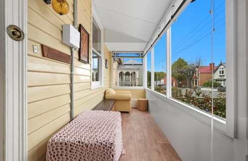 North Hobart House | Rosehaven - Newly Renovated - Pool Table & Games Room