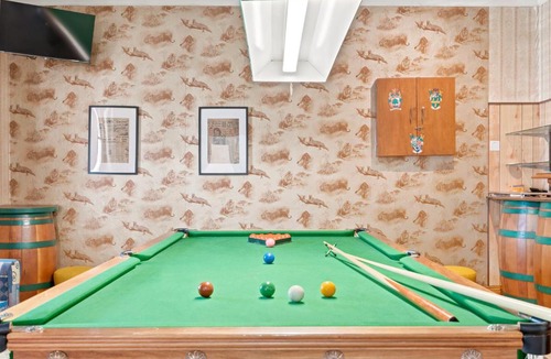 North Hobart House | Rosehaven Retreat - Pool Table - Free Parking - Walk to Restaurants
