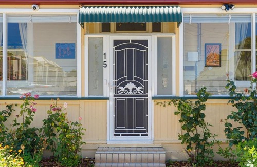 North Hobart House | Rosehaven Retreat - Pool Table - Free Parking - Walk to Restaurants