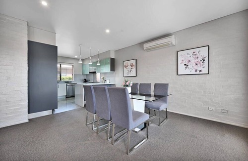 Bletchington House | Roselawn - Short Stroll to Botanic Gardens, Pets