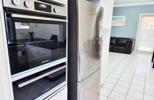 Maribyrnong House | Rosie House - Spacious Comfortable Home