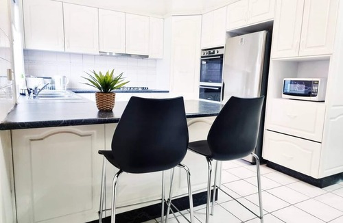 Maribyrnong House | Rosie House - Spacious Comfortable Home