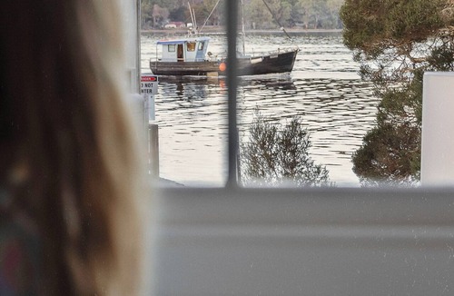 Strahan Cabin | Rosy Summers - Pink Shack, Strahan