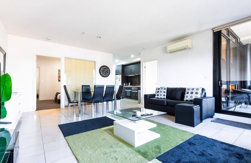 North Melbourne Apartment | Rowan Place – Relaxed Stay with Free Parking