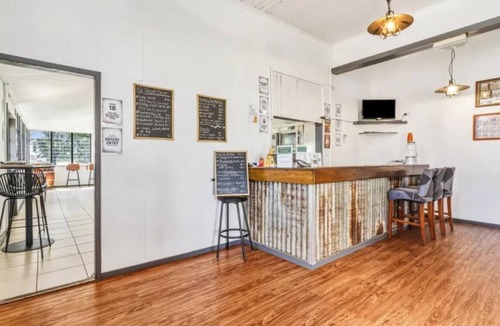 Yaamba Hotel | Royal Oak Hotel Motel