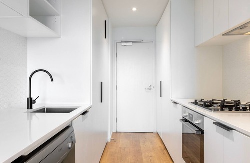 Footscray Apartment | Run Above It All Pool, Gym & Skyline Views