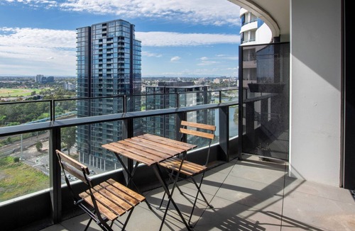 Footscray Apartment | Run Above It All Pool, Gym & Skyline Views