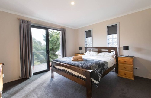 Jindabyne Cottage | Runway View Cottage at Touchdown Cottages