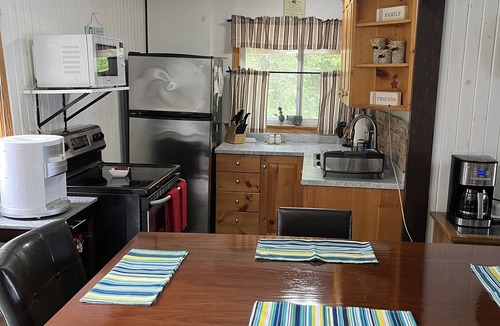 Rama Cottage | Rustic Cottage on Lake Couchiching and 5 minutes from Casino Rama