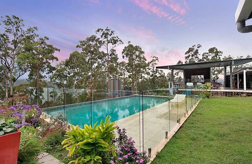 Austinville Cabin | Rustic Gold Coast Cabin with Amazing Views Ideal for Glamping in Queensland
