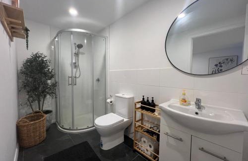 Rockingham House | Rustic PepperTree Views