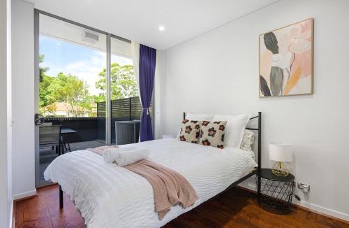 Ryde Apartment | Ryde Warm 2BR Stay with Pool near Train Station
