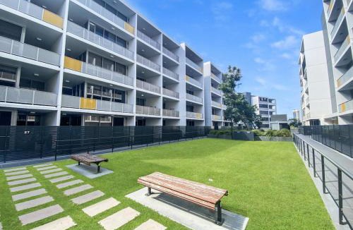 Ryde Apartment | Ryde Warm 2BR Stay with Pool near Train Station