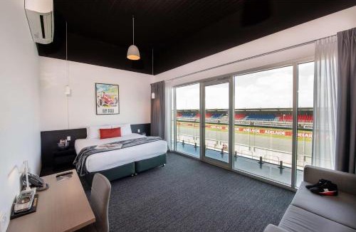 Seymour Hotel | Rydges Pit Lane