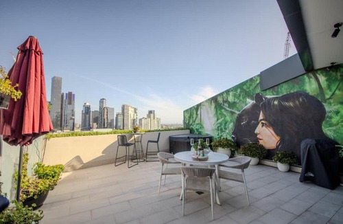 Melbourne Central Business District Apartment | Safari in City 2BR Penthouse with Patio & Spa
