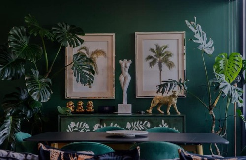 Melbourne Central Business District Apartment | Safari in City 2BR Penthouse with Patio & Spa
