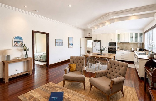 West Busselton House | Sal’s Cottage - Charming Coastal Cottage in Busselton