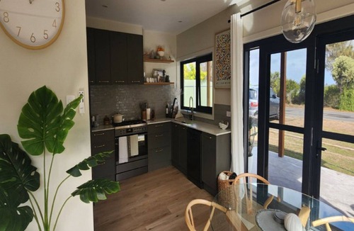 Lake Wangary House | Salt 5607 | Newly Renovated Luxury on the Coffin Bay Esplanade