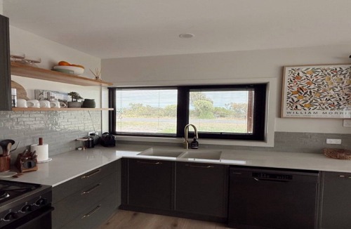 Lake Wangary House | Salt 5607 | Newly Renovated Luxury on the Coffin Bay Esplanade