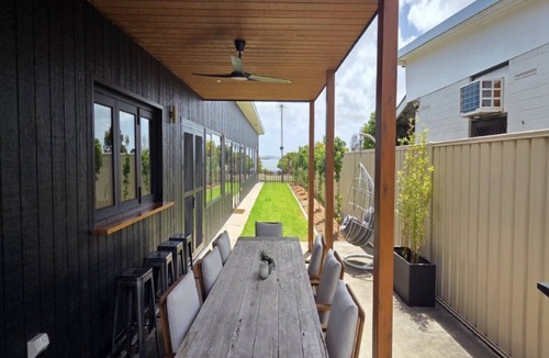 Lake Wangary House | Salt 5607 | Newly Renovated Luxury on the Coffin Bay Esplanade