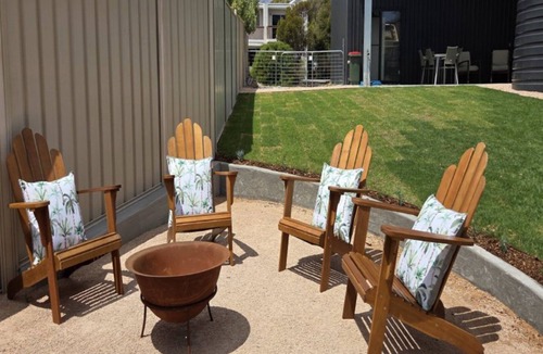 Lake Wangary House | Salt 5607 | Newly Renovated Luxury on the Coffin Bay Esplanade