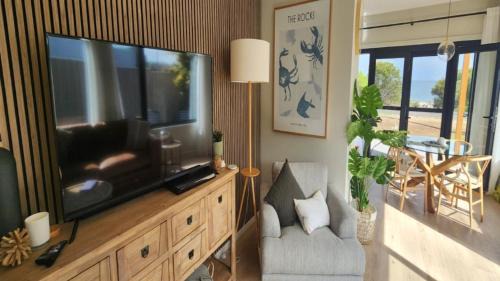 Lake Wangary House | Salt 5607 Newly Renovated Luxury On The Coffin Bay Esplanade