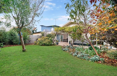 Torquay House | Salt Air Hideaway with Lush Backyard