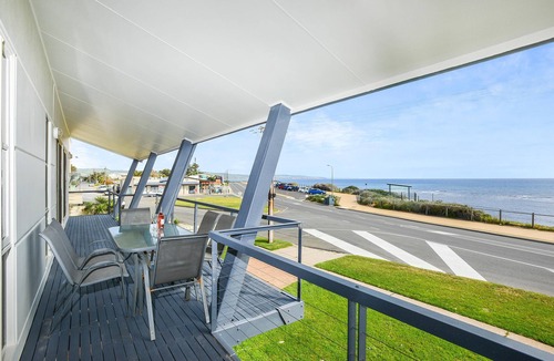 Aldinga Beach House | Salt ~ Aldinga Beach - Large Seaside Home with Sweeping Sea Views