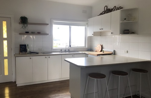 Portarlington House | Salt Beachhouse Portarlington- Walk to the beach!
