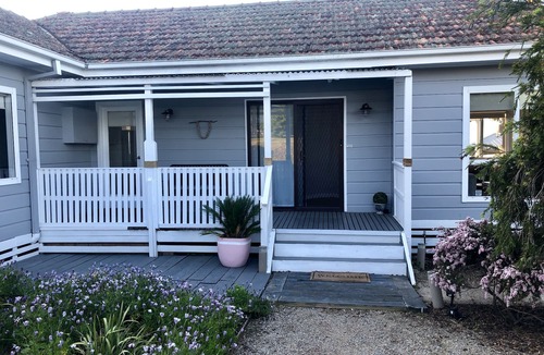Portarlington House | Salt Beachhouse Portarlington- Walk to the beach!