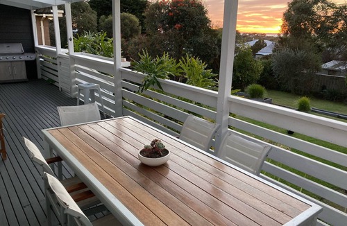 Portarlington House | Salt Beachhouse Portarlington- Walk to the beach!