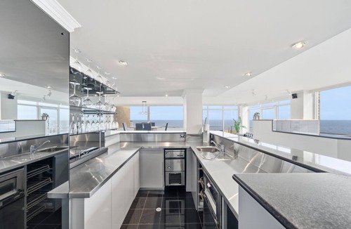 Glenelg North Resort | Salt & Skyline Luxury Penthouse in Glenelg