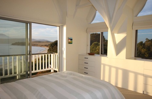 Opossum Bay House | SALTCOTES BEACH HOUSE TASMANIA