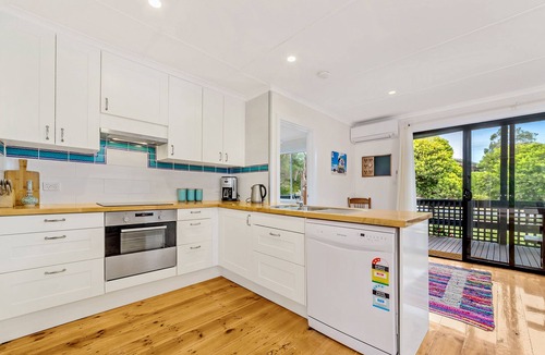 Ventnor House | SALTWATER COTTAGE 2-5 GUESTS SPECIAL FOR MOTO GP