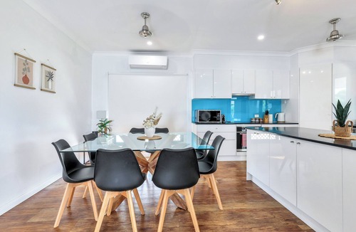 Rosebery House | Saltwater Pool 4 Bedrooms Pet Friendly Yard