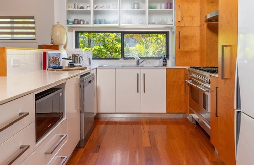 Elizabeth Beach House | Salty Dog Retreat luxury beach holiday home