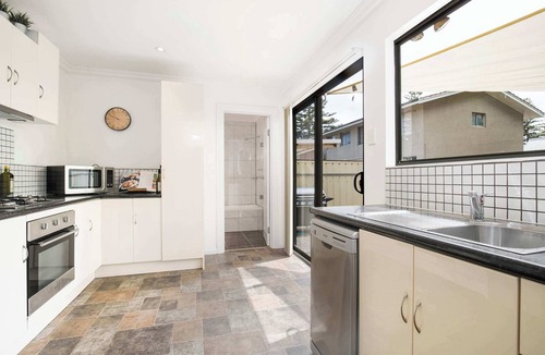 Glenelg South House | 'Salty Pines' Heritage Bluestone Bungalow, Steps to Glenelg's Cafes & Beach