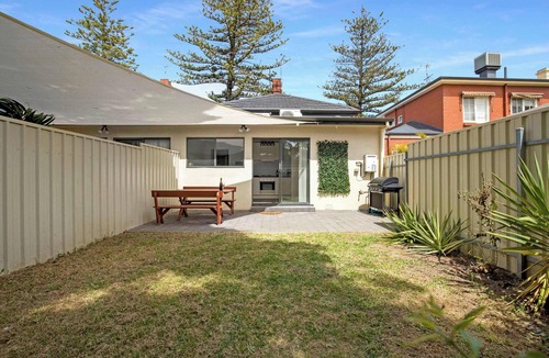 Glenelg South House | 'Salty Pines' Heritage Bluestone Bungalow, Steps to Glenelg's Cafes & Beach