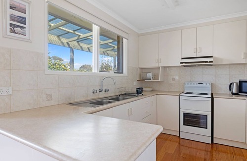 Inverloch House | SALTY SANDS - METERS FROM THE BEACH, FREE WIFI
