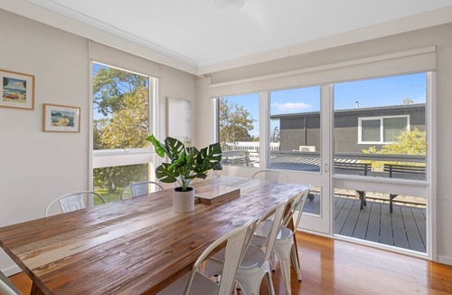 Inverloch House | SALTY SANDS - METERS FROM THE BEACH, FREE WIFI