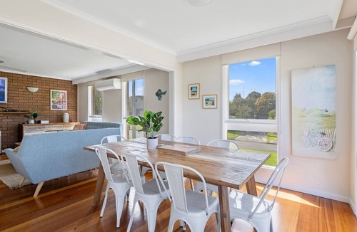 Inverloch House | SALTY SANDS - METERS FROM THE BEACH, FREE WIFI