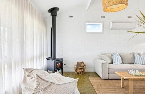 Silver Sands House | Saltys Silver Sands A playful pet friendly hideaway steps from Aldinga Beach