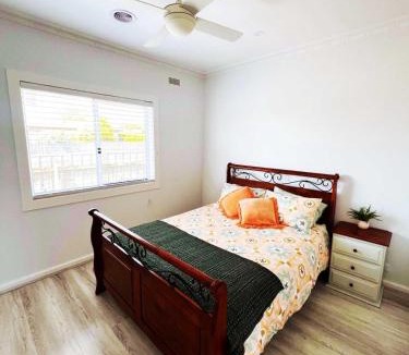 Moe House | Sam's Cottage on Hennessey
