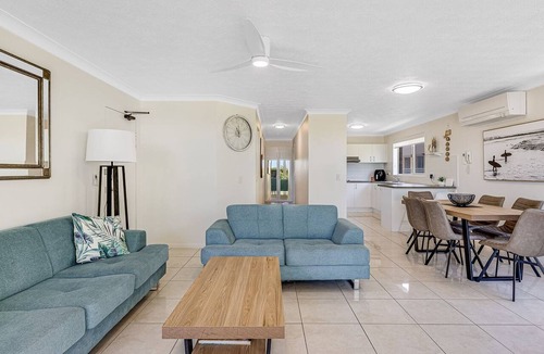 Bilinga Apartment | San Chelsea 8 - North Kirra Bilinga Beachfront – Linen Provided!