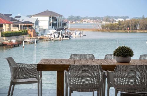 Halls Head House | Sanctuary Cove I Private Properties