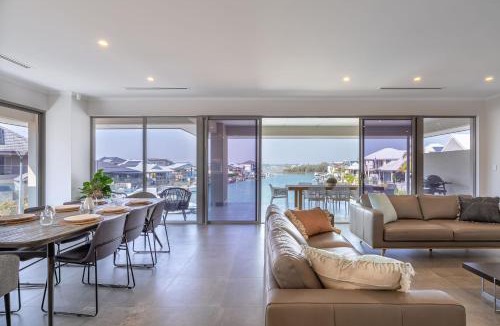 Halls Head House | Sanctuary Cove I Private Properties
