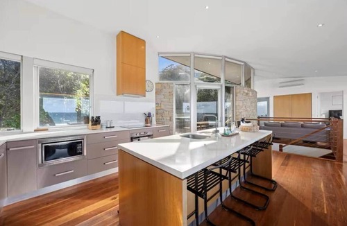 Separation Creek House | Sandbanks | Beachfront w/Spa & Ocean Views