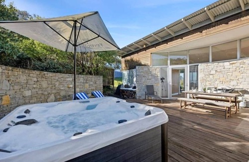 Separation Creek House | Sandbanks | Beachfront w/Spa & Ocean Views