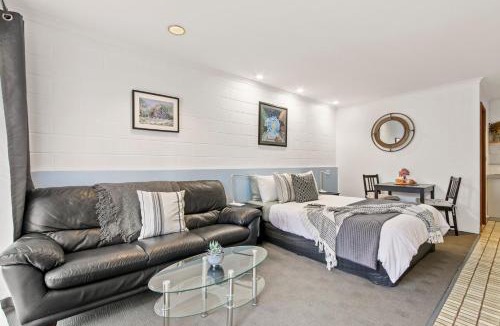 Lakes Entrance Hotel | Sandbar Motel