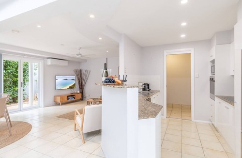 Fingal Bay House | Sandcastles 1, 8 Ala Moana Way - air conditioned townhouse with Wi-Fi and Complex Pool